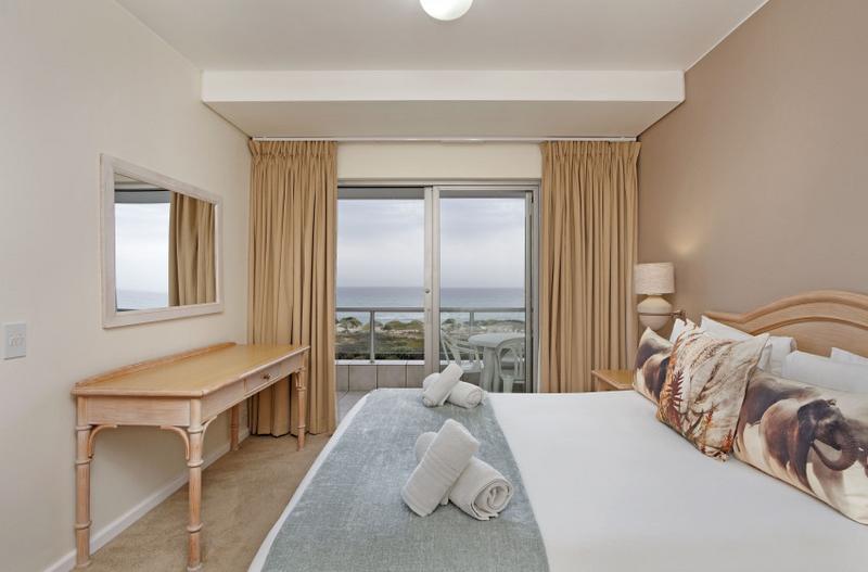 To Let 2 Bedroom Property for Rent in Dolphin Beach Western Cape